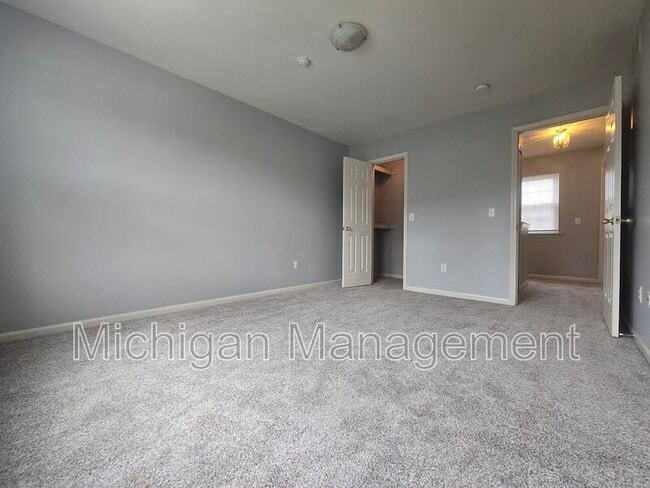 Building Photo - 4351 Hunters Cir W