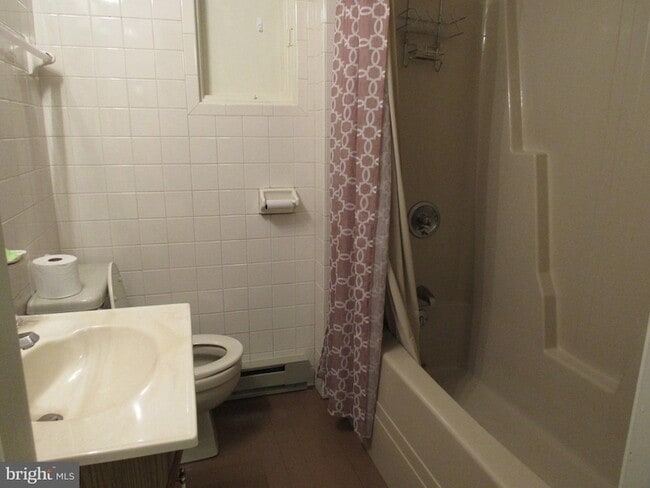 Building Photo - 203 W 5th Ave