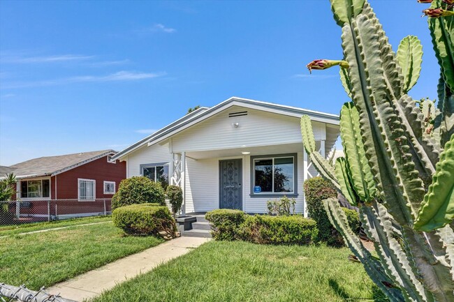 Building Photo - 1413 E 76th Pl