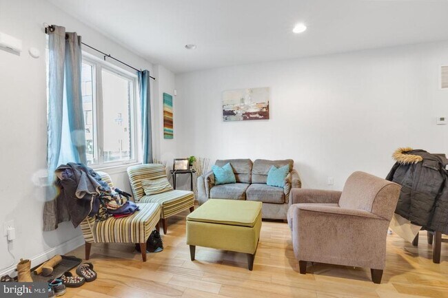 Building Photo - 2629 Cedar St