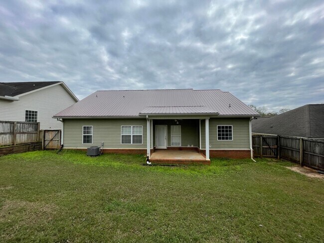 Building Photo - Quail Hollow