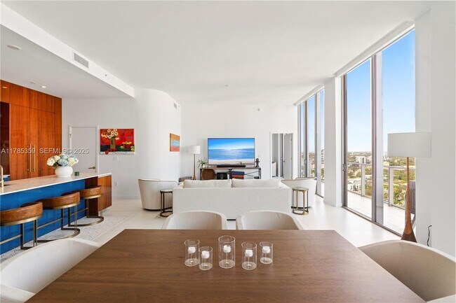 Building Photo - 2678 Tigertail Ave