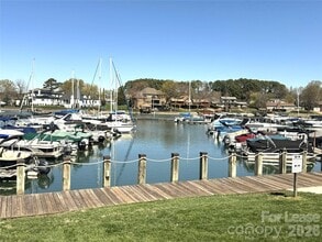 Building Photo - 18695 Vineyard Point Ln