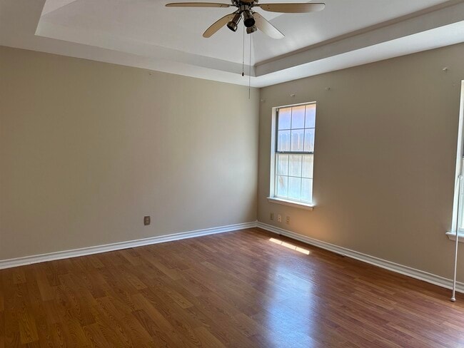 Building Photo - 223 Oriole Ln