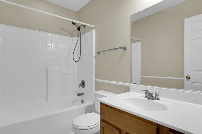 Building Photo - Charming 3BR Home with Private Fenced Backyard in Hunter’s Bend – Move-In Ready!