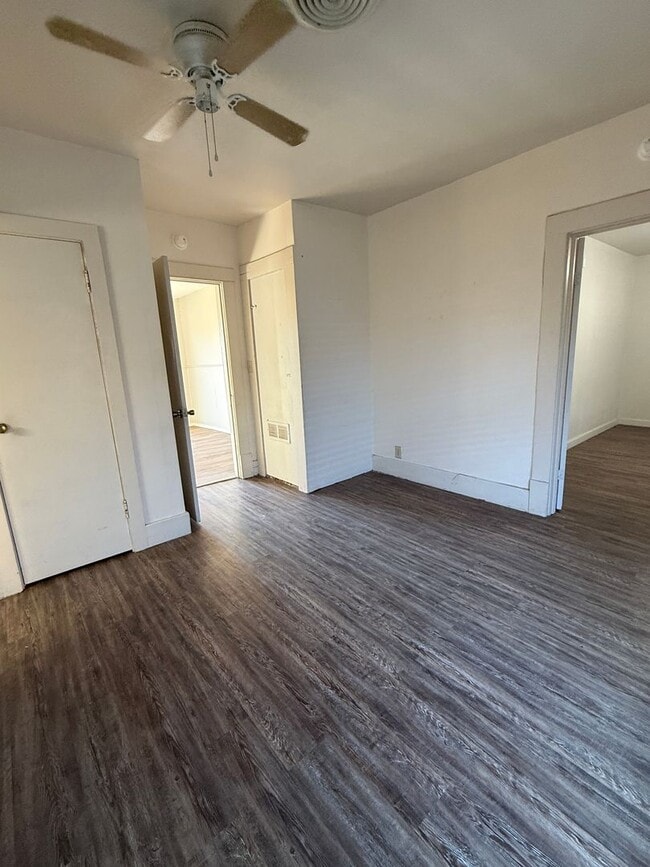 Building Photo - Recently renovated 2 or 3 bedroom with New kitchen