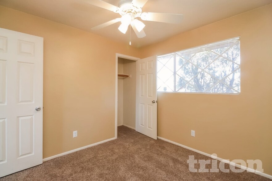Building Photo - 5017 W Sierra Vista Dr