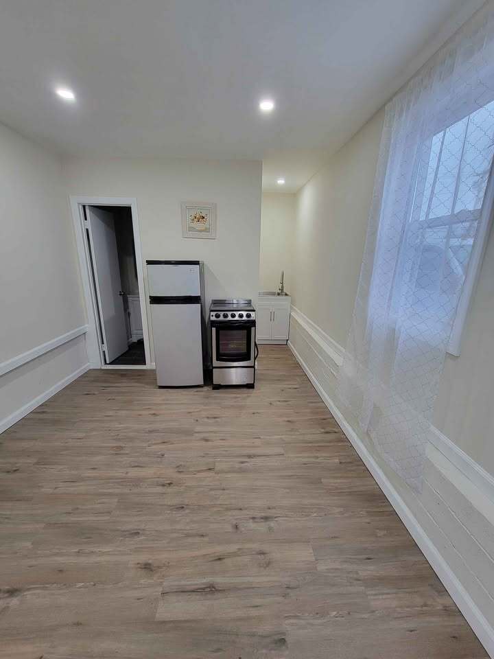 Building Photo - 351 Wicks Rd