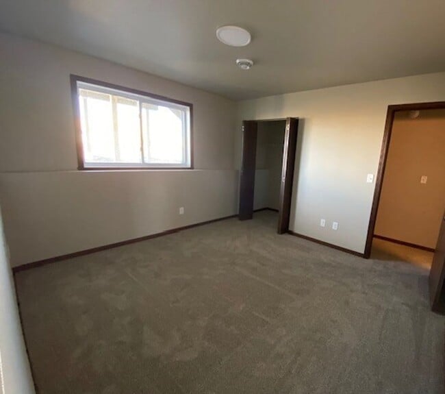 Building Photo - Beautiful home located in fast-growing Horace, ND.