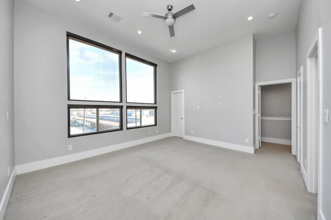 Building Photo - 3204 Sherman St