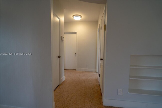 Building Photo - 475 S Shore Dr