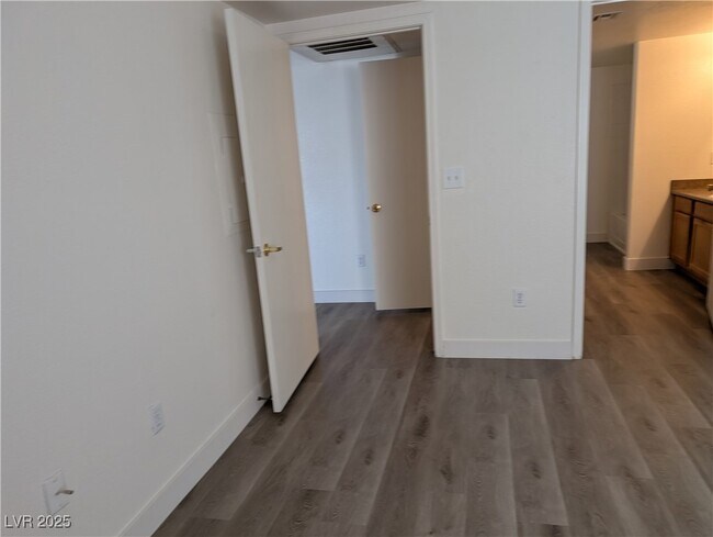 Building Photo - 7255 W Sunset Rd