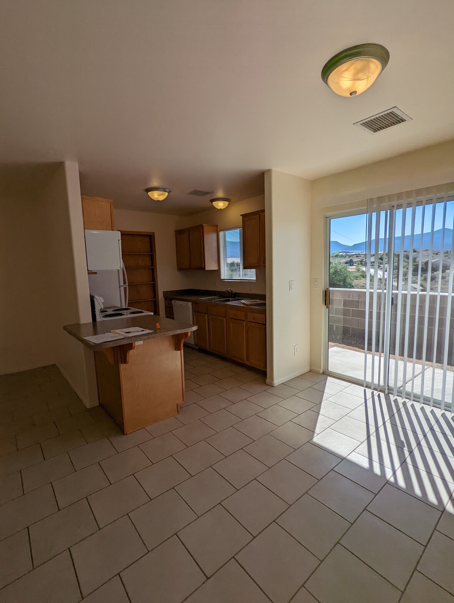 Building Photo - 354 W Hollamon St