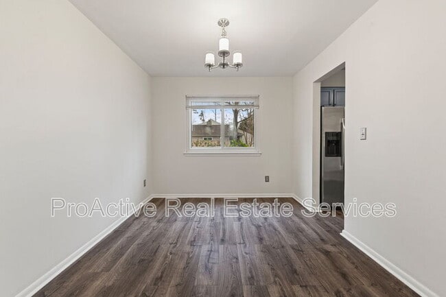 Building Photo - 5761 Luck Ln