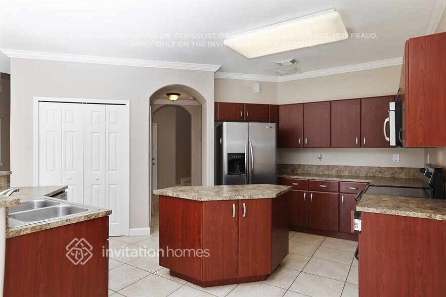 Building Photo - 14004 SW 154th St