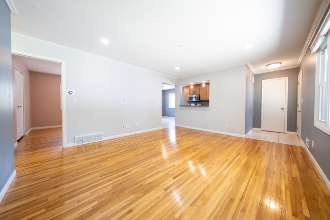 Building Photo - 2817 W 109th St