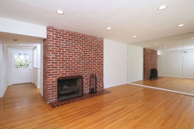 Building Photo - 279 Starlight Crest Dr