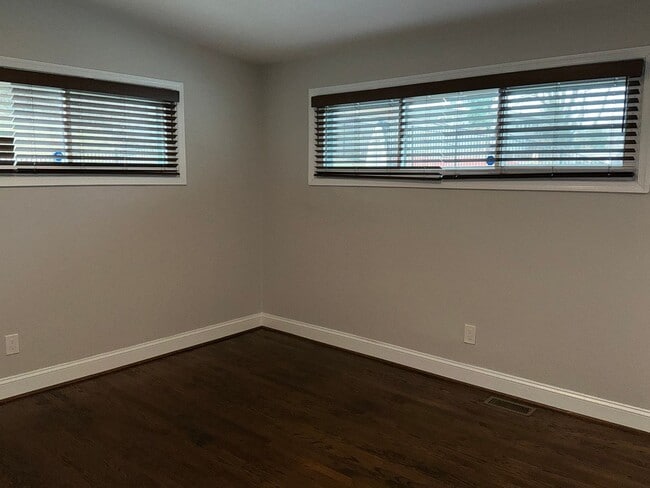 Building Photo - Fully updated 4BR 3BA single family rambler in Twinbrook Forest