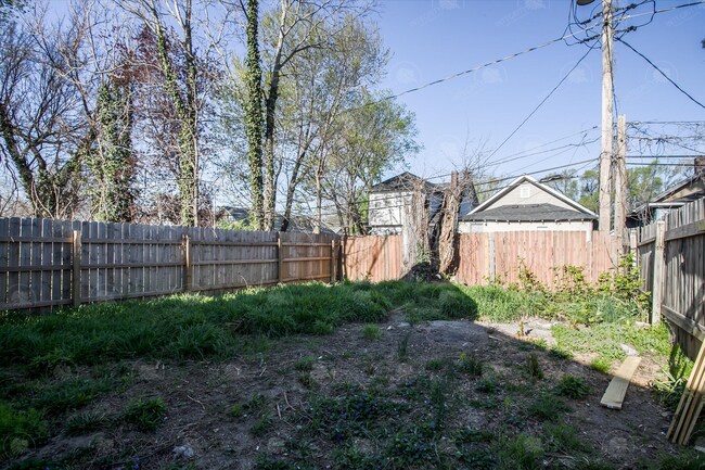 Building Photo - 812 Monroe Ave