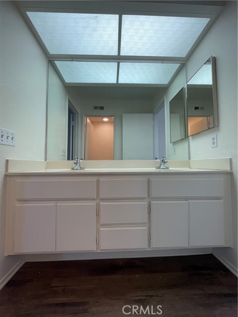 Building Photo - 41572 Willow Run Rd