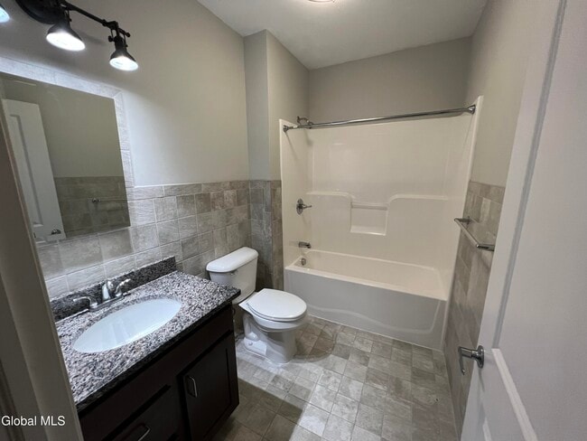 Building Photo - 733 Broadway