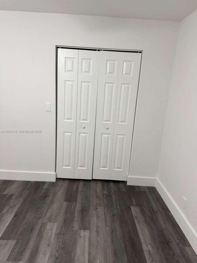 Building Photo - 837 NW 46th Ave