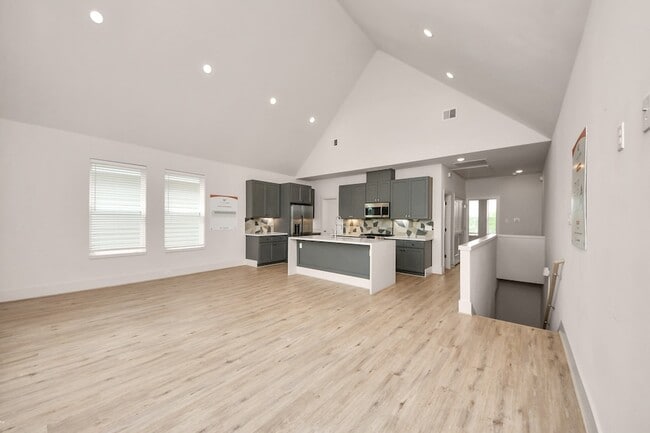 Building Photo - 1046 Homer St