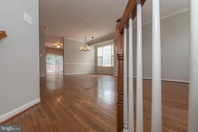 Building Photo - 117 Longpoint Way