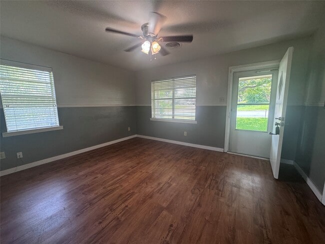 Building Photo - 802 Hillside Dr