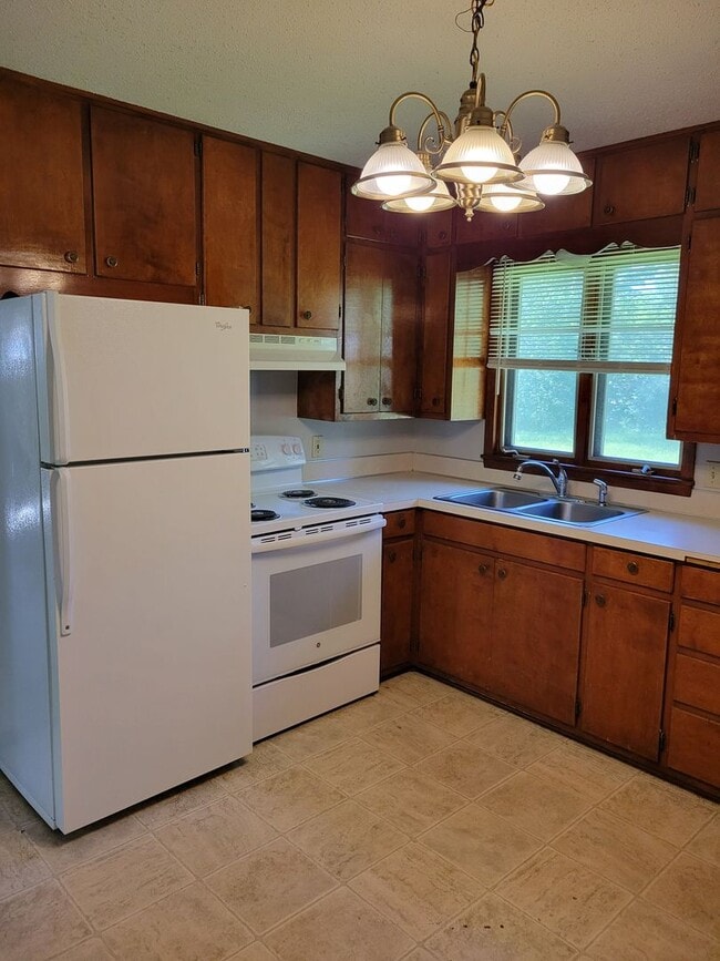 Building Photo - 2 Bedroom Duplex