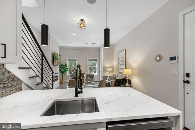 Building Photo - 1417 Staples St NE