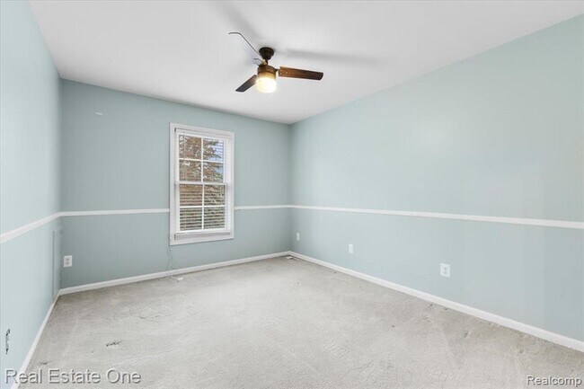 Building Photo - 1568 Grandview Dr