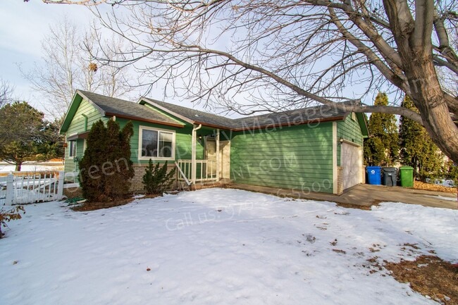 Building Photo - 2302 Turquoise St