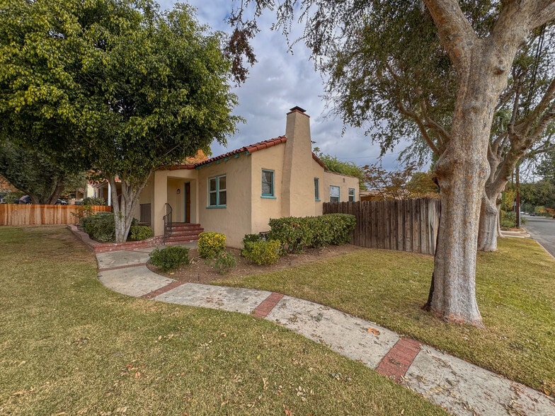 Building Photo - 2350 Marengo Ave