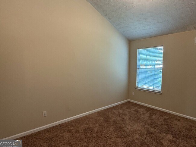 Building Photo - 3229 Diamond