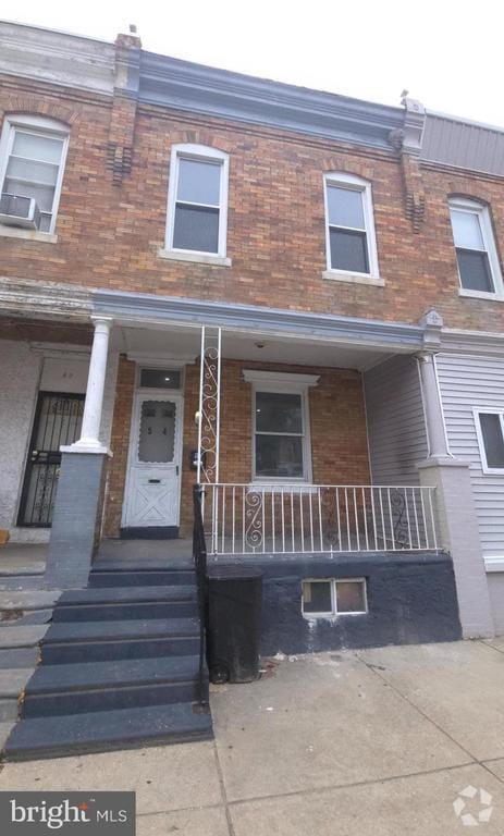 Building Photo - 54 Farson St