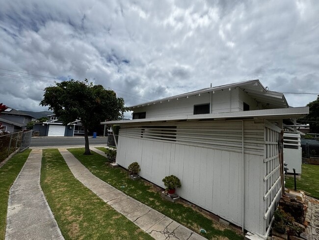 Building Photo - Charming 2/1/2 House on Hinano St. in the Kaimuki/Diamond Head area
