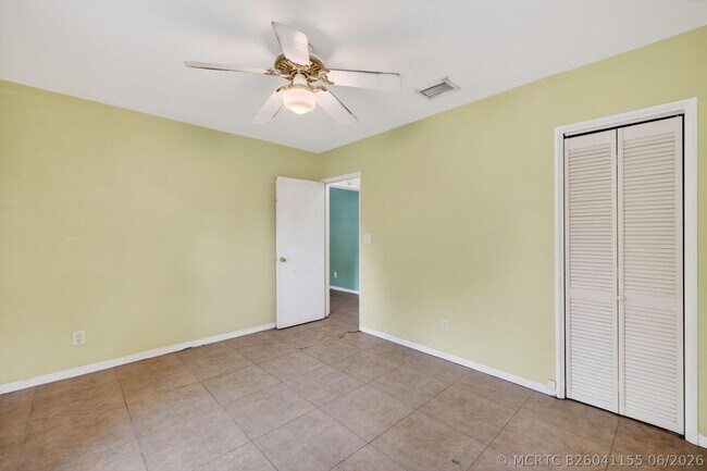 Building Photo - 841 SW 18th Ct