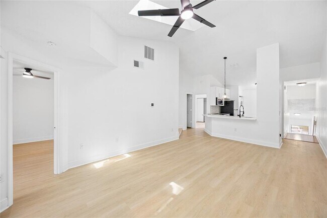 Building Photo - 3118 S Semoran Blvd