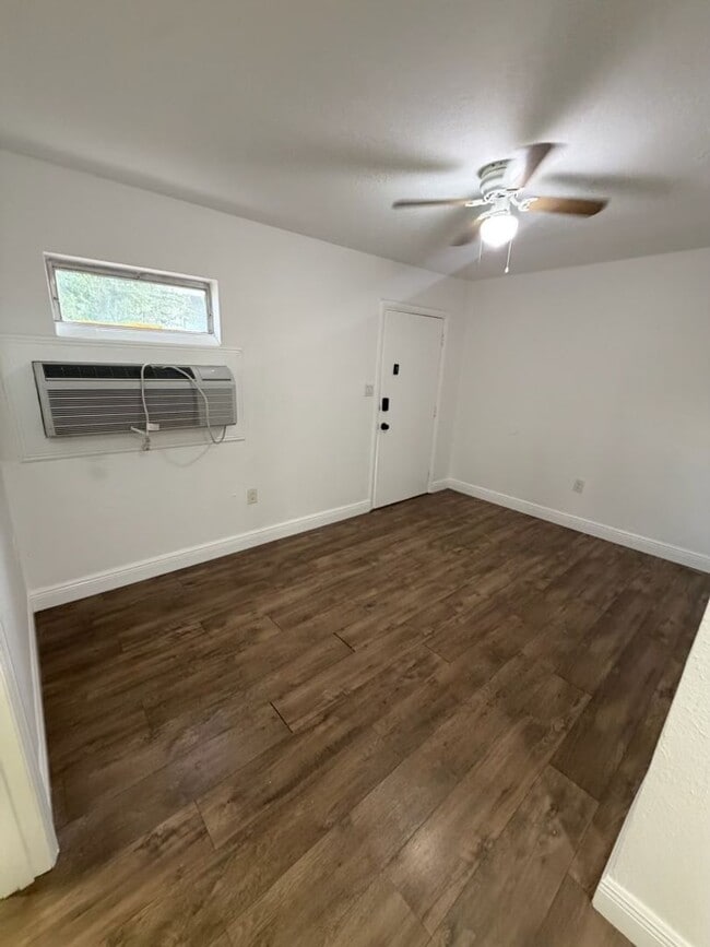 Building Photo - 3813 E Miller Ave