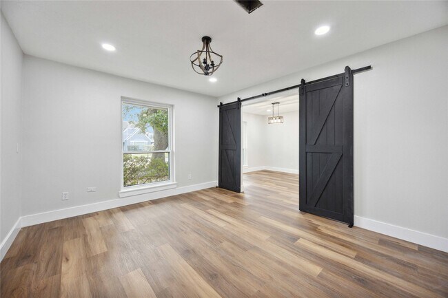 Building Photo - 7907 12 Fairway Ln