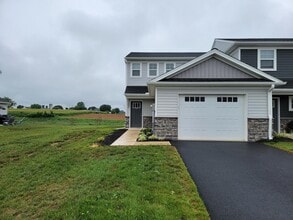 Building Photo - 26 Cobblestone Ct