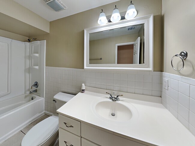 Building Photo - 951 Blueberry Hollow Ct