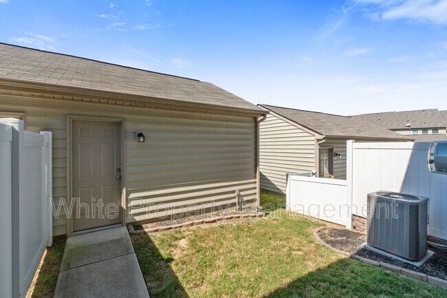 Building Photo - 5022 Mockernut Ln
