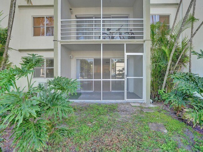 Building Photo - Renovated & Updated 2 Bed/2 Bath Condo with Patio – Prime Springcrest Location!