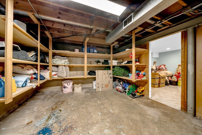 Building Photo - 105 Indianwood Dr