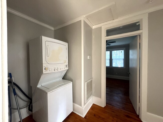 Building Photo - Move-In Ready Home with Spacious Backyard & Prime Location