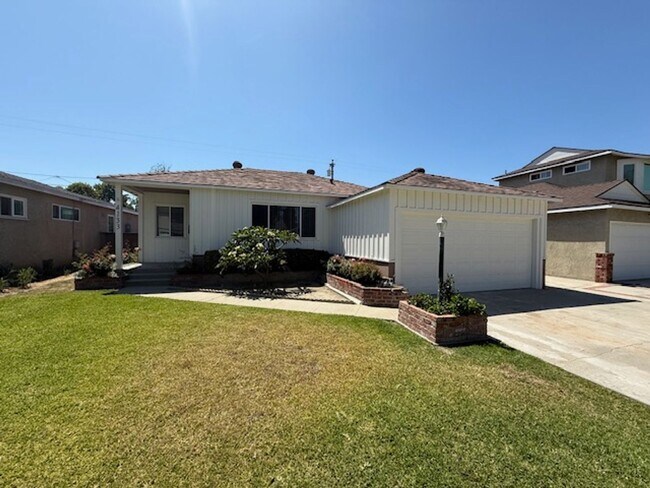 Primary Photo - REDONE CUTE 2BED/1BATH HOUSE W/ REFURBISHE...