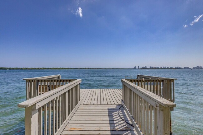 Building Photo - 52 Yacht Club Dr