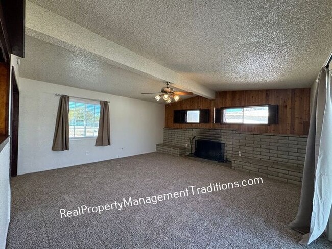 Building Photo - Cozy single story